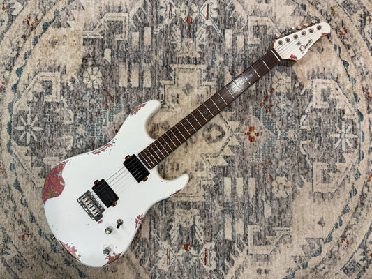Dhatarattha Performance DST – White over Paisley (Relic Finish)